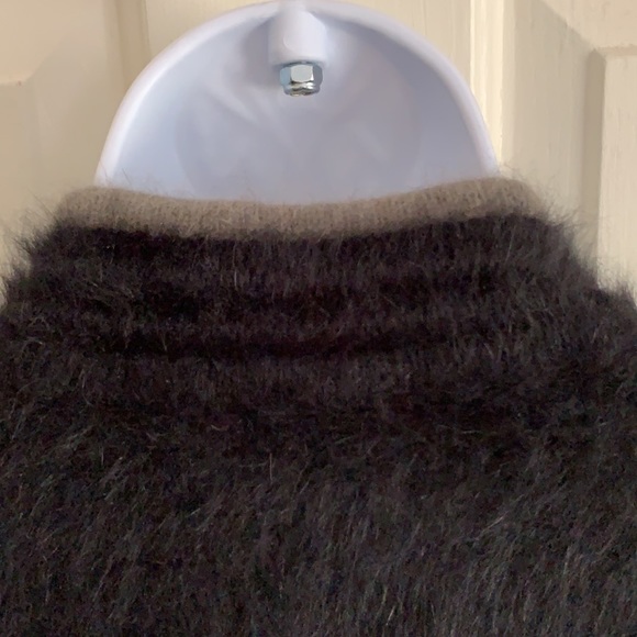 Vintage Venesha High Quality Angora Sweater - Picture 6 of 9